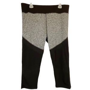 Vizio Black and Gray Capri Workout Leggings